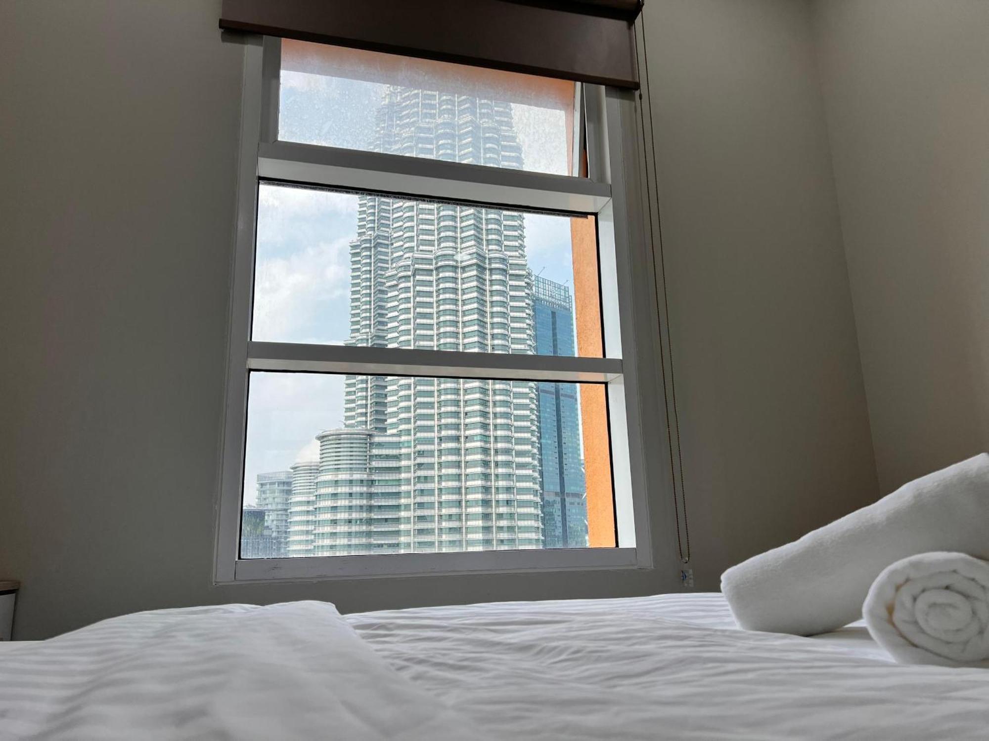 Sky Suites At Klcc By Mitstay Kuala Lumpur Exterior photo