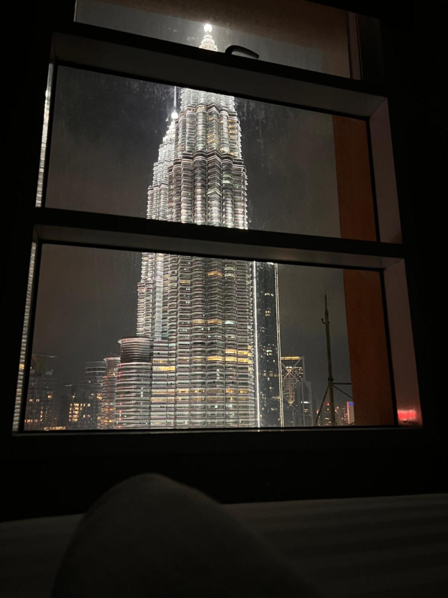 Sky Suites At Klcc By Mitstay Kuala Lumpur Exterior photo