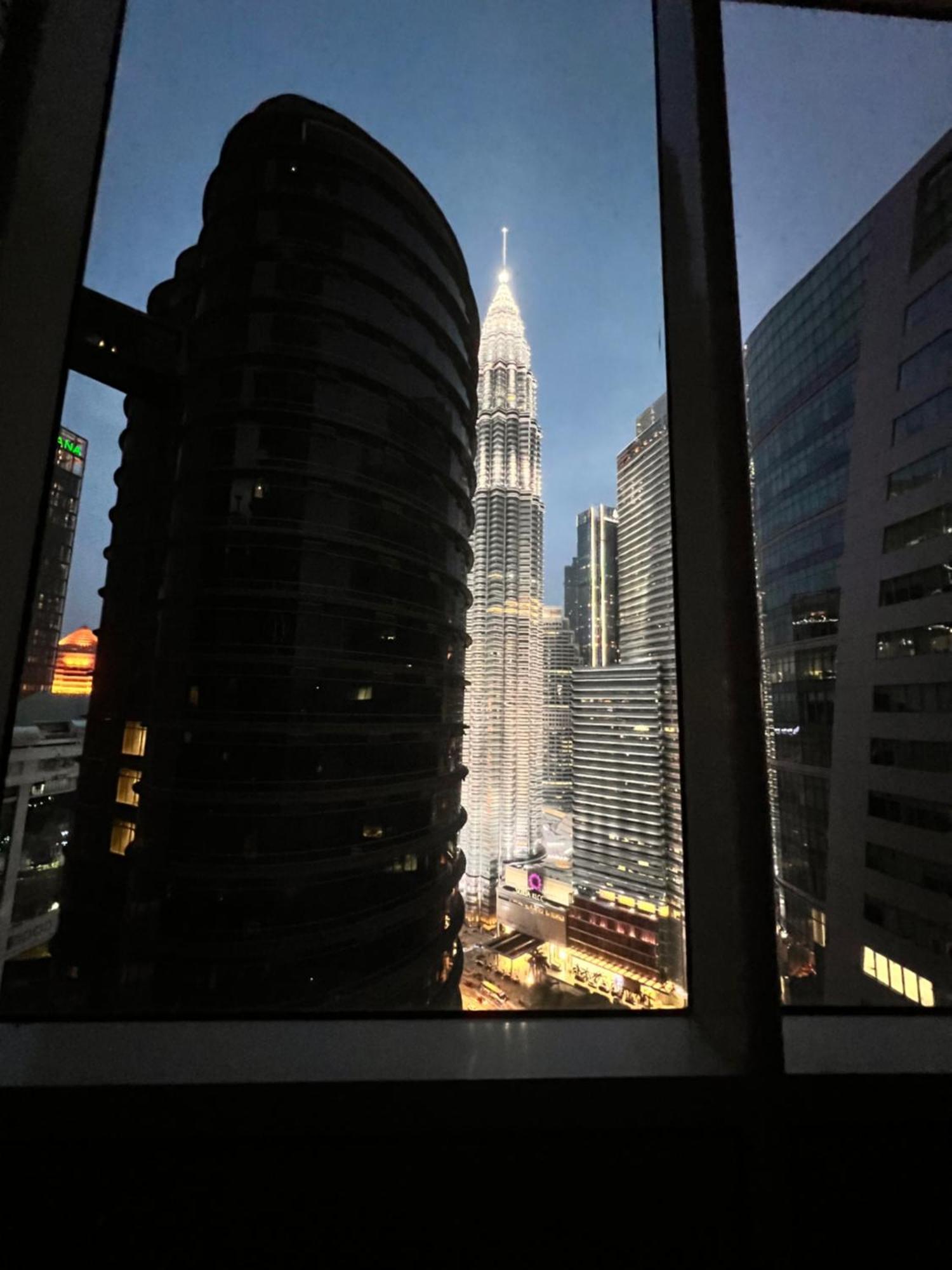 Sky Suites At Klcc By Mitstay Kuala Lumpur Exterior photo