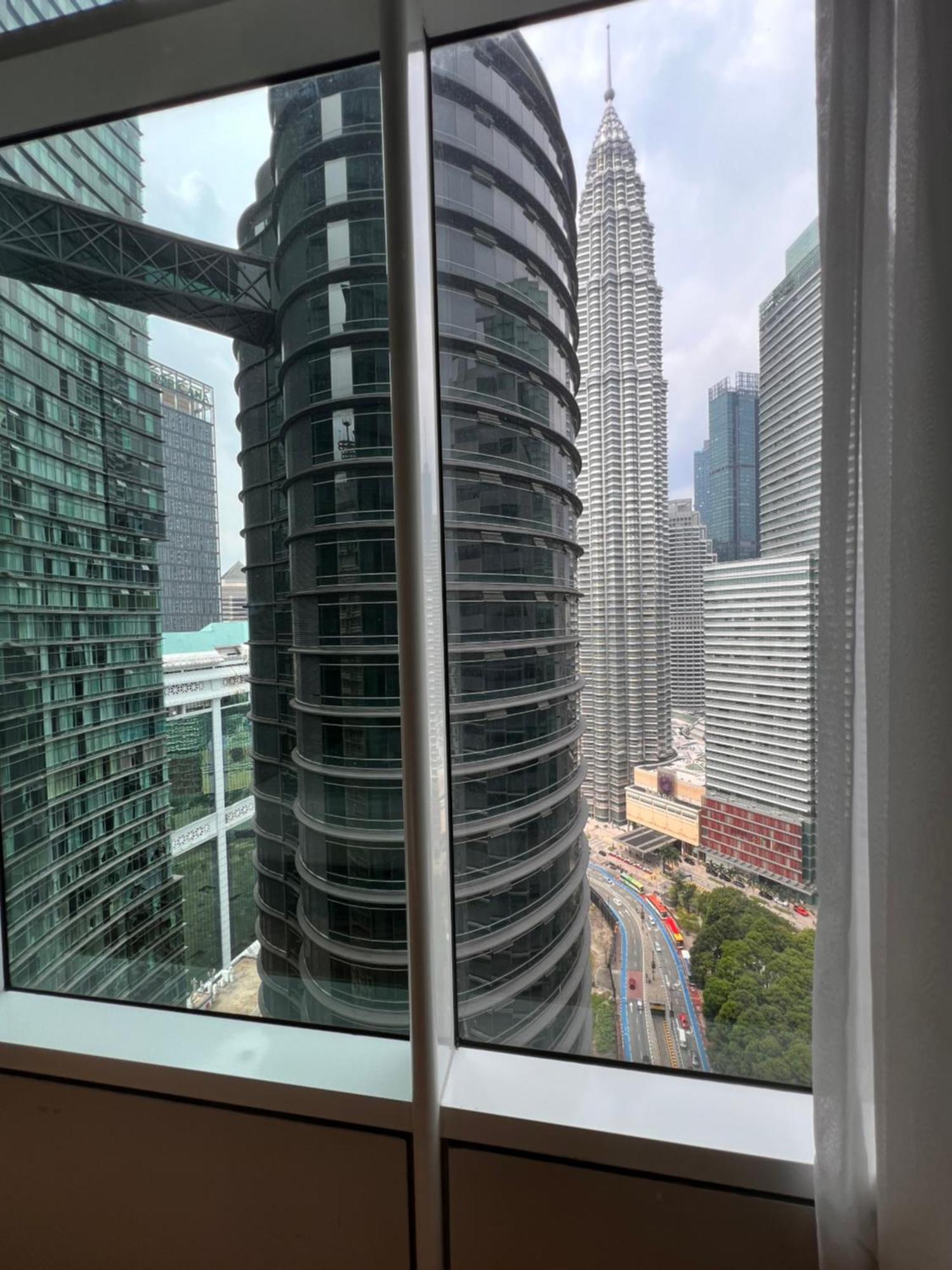 Sky Suites At Klcc By Mitstay Kuala Lumpur Exterior photo